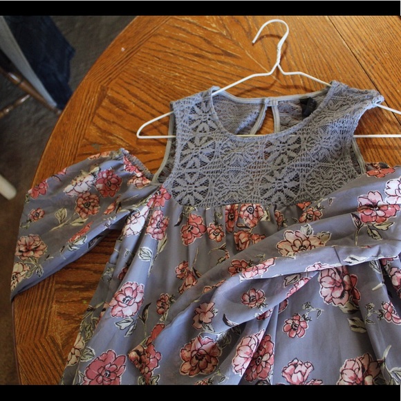 Cute Floral Dress - Picture 3 of 6